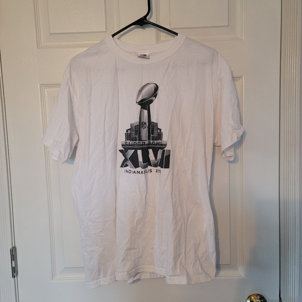 Mens white Super Bowl XLVI Indianapolis Lucas Oil t shirt - has spot - size L